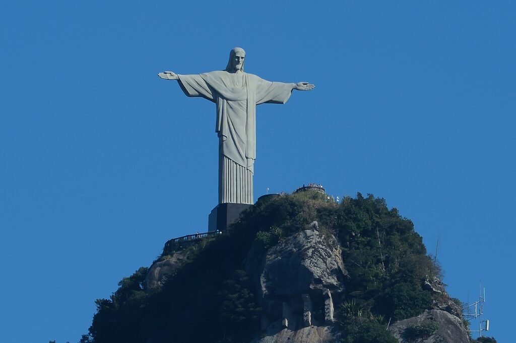 O-Cristo-Redentor-no-Rio-de-Janeiro-e-um-dos-simbolos-mais-iconicos-do-Brasil-1024x682 Cristo Redentor no Rio de Janeiro